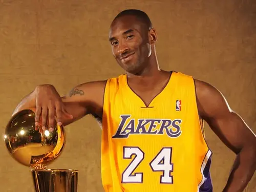Ο Kobe Bryant με το Larry O’Brien Trophy