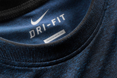 Η τεχνολογία Nike Dri-FIT στα ρούχα της Nike βοηθά το σώμα σου να παραμένει στεγνό στην προπόνηση