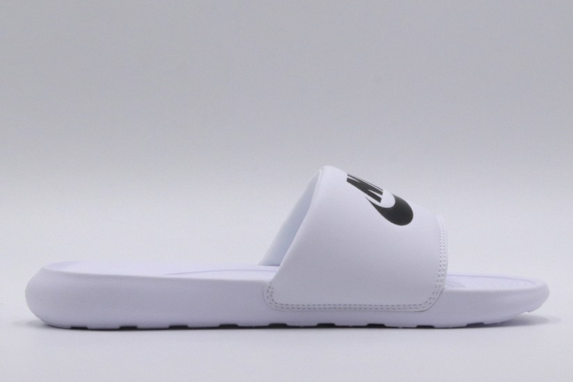 Nike Victori One Γυναικείες Παντόφλες Λευκές