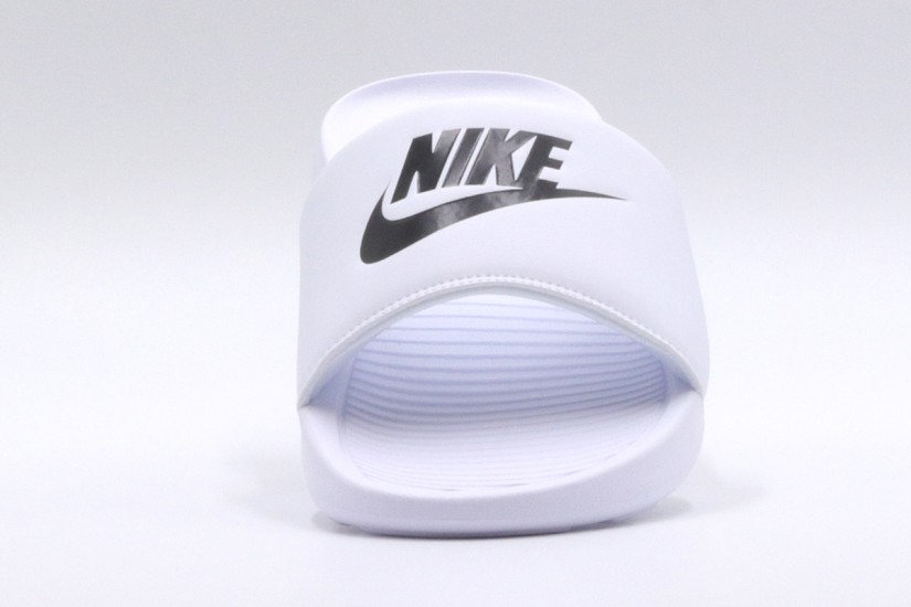 Nike Victori One Γυναικείες Παντόφλες Λευκές