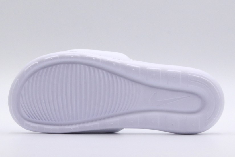 Nike Victori One Γυναικείες Παντόφλες Λευκές