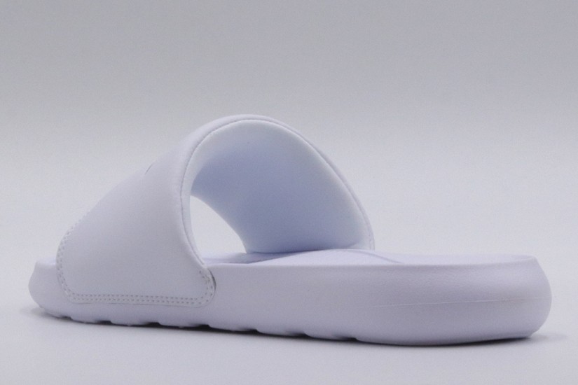 Nike Victori One Γυναικείες Παντόφλες Λευκές