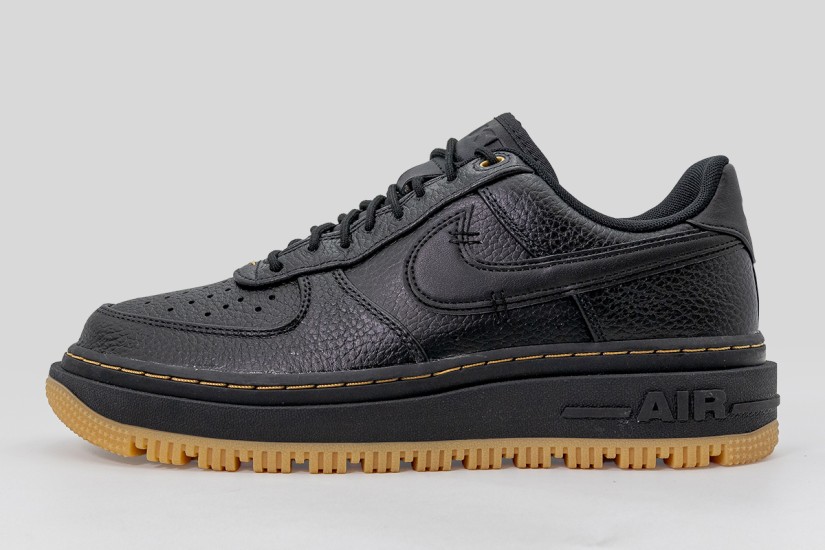 Nike Air Force 1 Luxe Sneakers (DB4109 001)