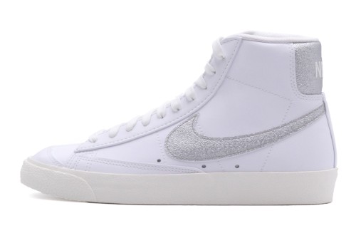 Nike W Blazer Mid 77 Ess Sneakers (DQ7574 100)