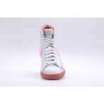 Δες τα Unisex λευκά και ροζ Nike Blazer Mid 77 Εφηβικά Sneakers. Κάνε τη διαφορά με αυτά τα παπούτσια για να έχεις ένα στυλ που ξεχωρίζει.