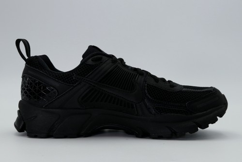 Nike Vomero 5 Sneakers (HF6998 001)