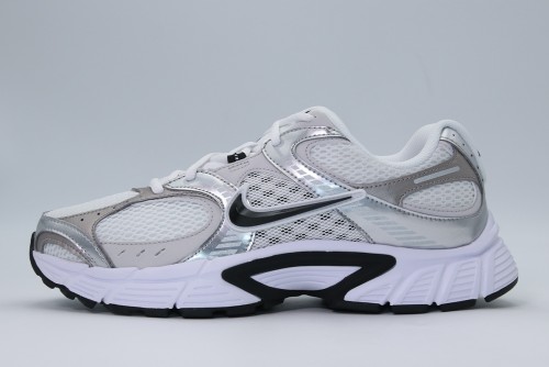 Nike V5 Rnr Sneakers (HJ5228 104)