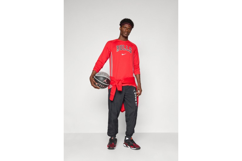Nike Dri-FIT NBA Chicago Bulls Ανδρική Μακρυμάνικη Μπλούζα με Λαιμόκοψη Κόκκινη