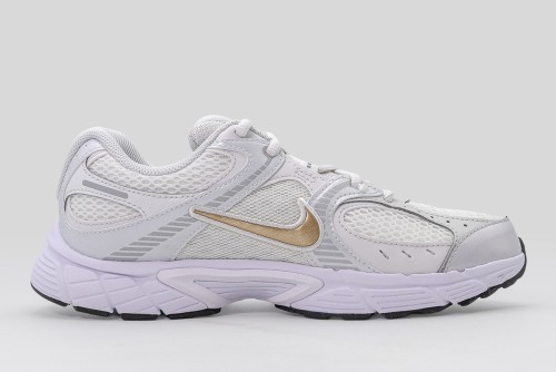 Nike V5 Rnr Sneakers (HQ6411 104)