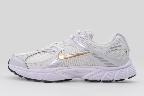 Nike V5 Rnr Sneakers (HQ6411 104)