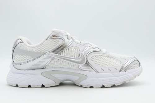 Nike V5 Rnr Sneakers (HQ7901 112)