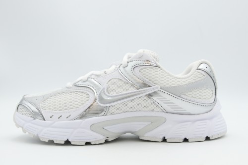 Nike V5 Rnr Sneakers (HQ7901 112)