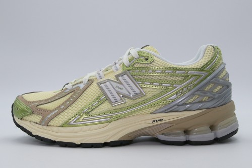 New Balance 1906R Sneakers (U1906RND)