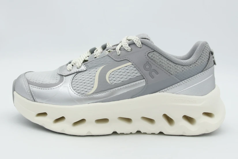 On Cloudtilt Arc Γυναικεία Sneakers Γκρι, Ασημί, Εκρού