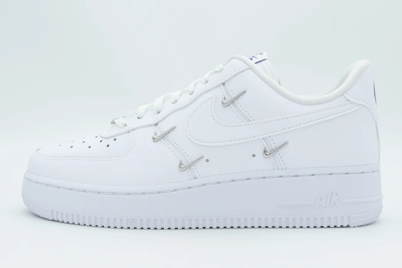 Nike Air Force 1 07 LX Γυναικεία Sneakers Λευκά, Ασημί, Ρουά, Μαύρα