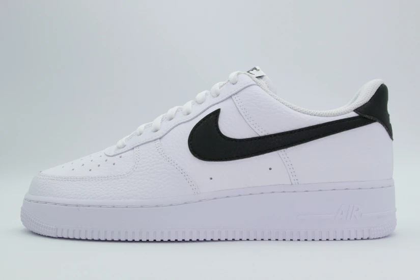 Nike Air Force 1 07 Sneakers (CT2302 100)
