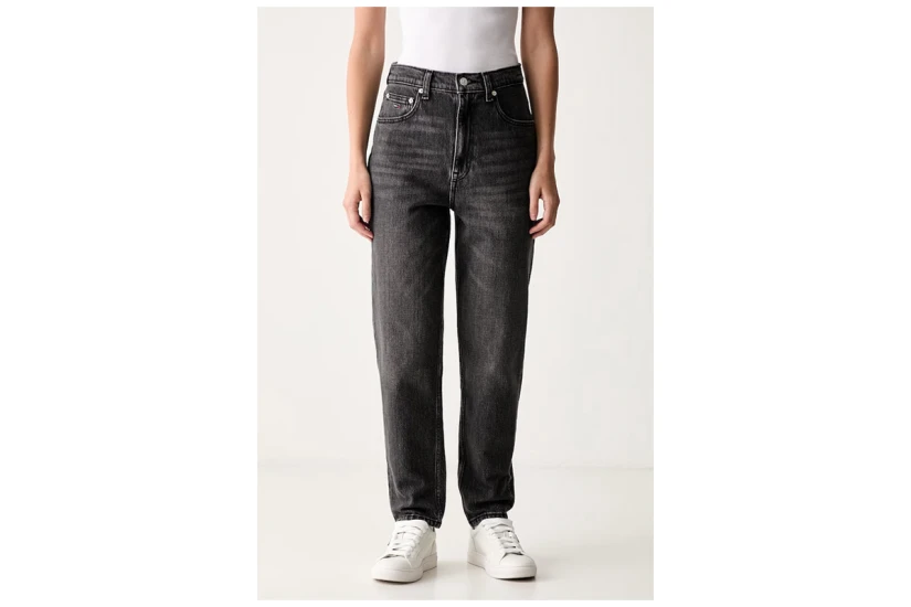 Tommy Jeans Ultra High Rise Tapered Mom Γυναικείο Παντελόνι Τζιν Μαύρο