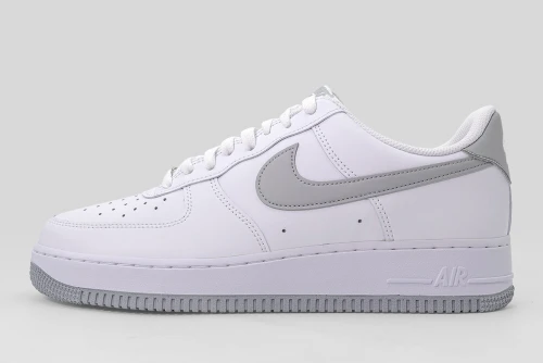 Nike Air Force 1 07 Sneakers (FJ4146 100)