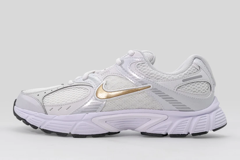 Nike V5 RNR Sneakers Εκρού, Λευκά, Χρυσά