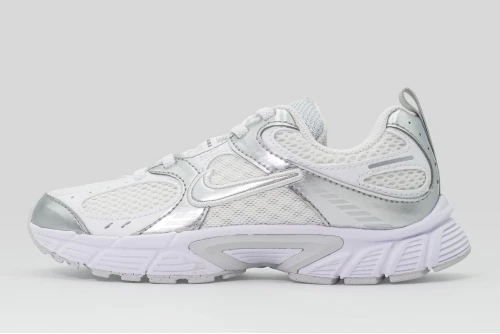 Nike V5 Rnr Sneakers (HQ6412 103)