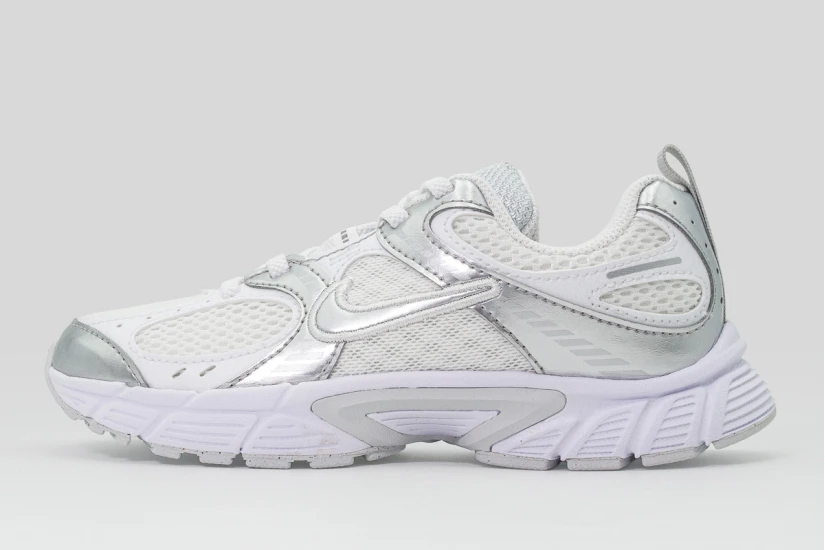 Nike V5 RNR Παιδικά Sneakers Λευκά, Ασημί