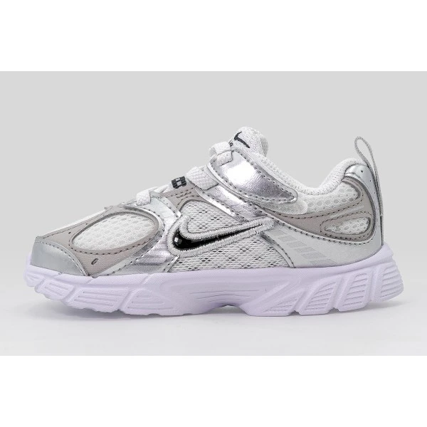 Nike V5 Rnr Sneakers (HQ6413 100)