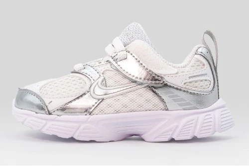 Nike V5 Rnr Sneakers (HQ6413 103)