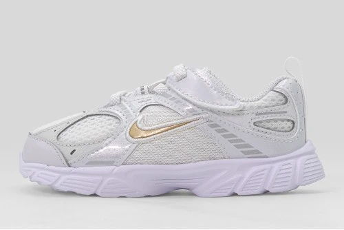 Nike V5 Rnr Sneakers (HQ6413 104)