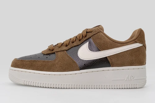 Nike Air Force 1 07 Sneakers (IO1914 235)