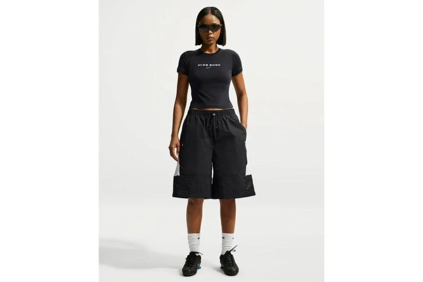 Nike Sportswear Woven Γυναικεία Αθλητική Βερμούδα Μαύρη, Λευκή