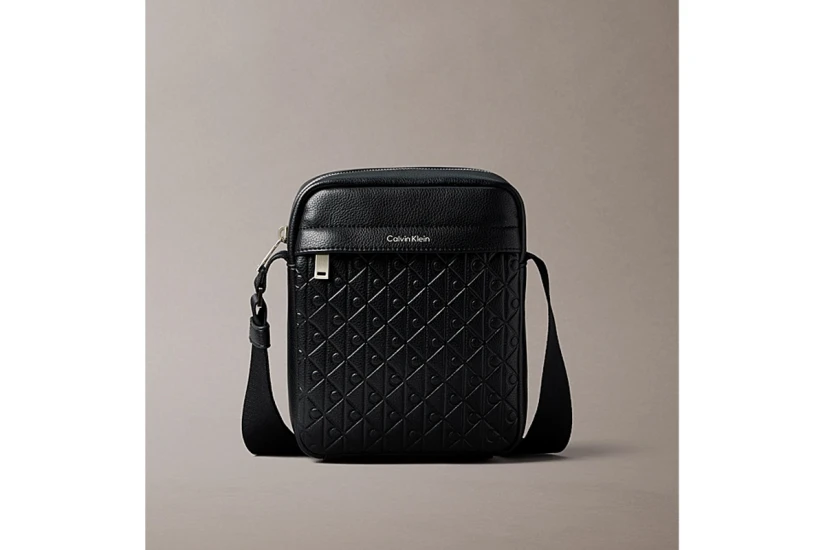 Calvin Klein Embossed Emblem Logo Ανδρικό Τσαντάκι Χιαστί - Ώμου Μαύρο