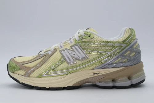 New Balance 1906R Sneakers (U1906RND)