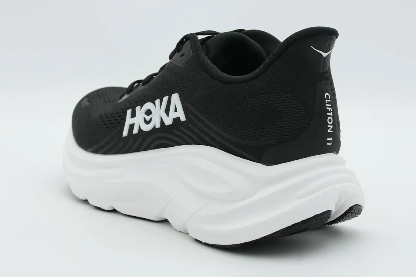 Hoka One One Clifton 11 Γυναικεία Αθλητικά Παπούτσια για Τρέξιμο Μαύρα, Λευκά
