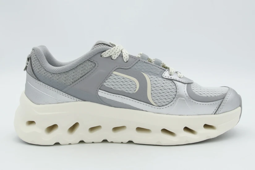On Cloudtilt Arc Γυναικεία Sneakers Γκρι, Ασημί, Εκρού