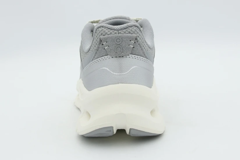 On Cloudtilt Arc Γυναικεία Sneakers Γκρι, Ασημί, Εκρού