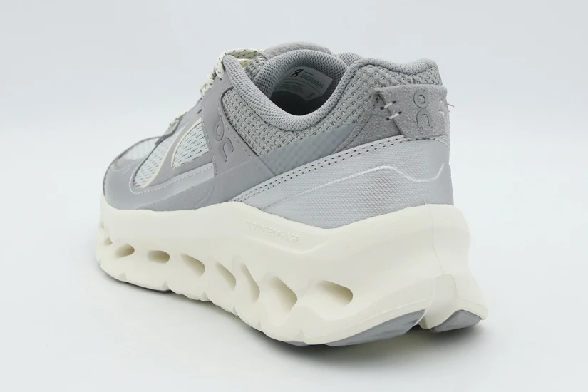 On Cloudtilt Arc Γυναικεία Sneakers Γκρι, Ασημί, Εκρού