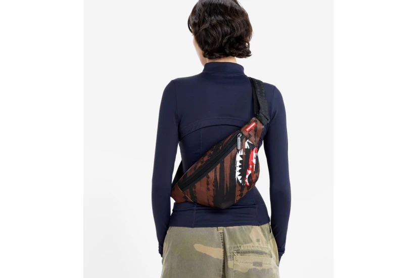 Sprayground Smeared Grunge Savvy Τσαντάκι Μέσης-Χιαστί Καφέ, Μαύρο, Κόκκινο, Λευκό