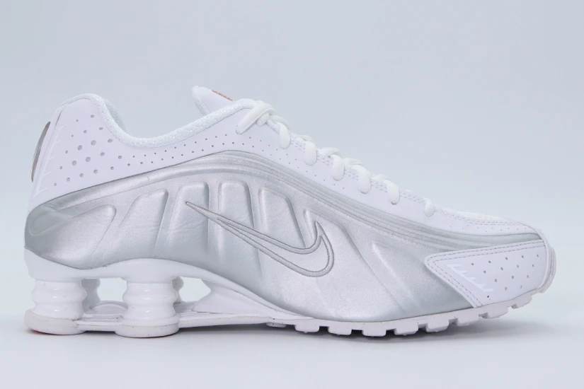 Nike Shox R4 Sneakers Λευκά, Ασημί