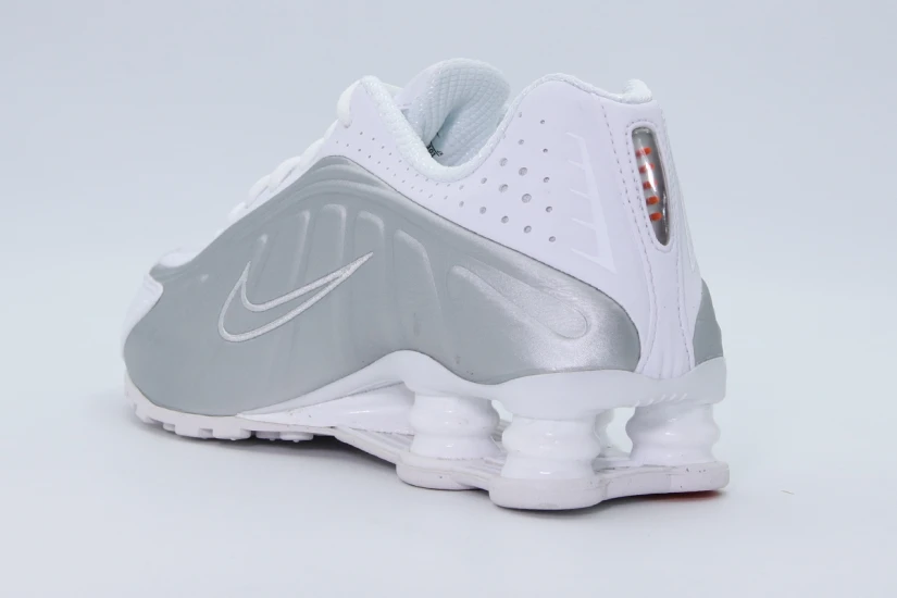 Nike Shox R4 Sneakers Λευκά, Ασημί
