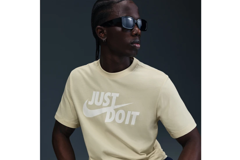 Nike Just Do It Swoosh Ανδρικό Κοντομάνικο T-Shirt Ζαχαρί