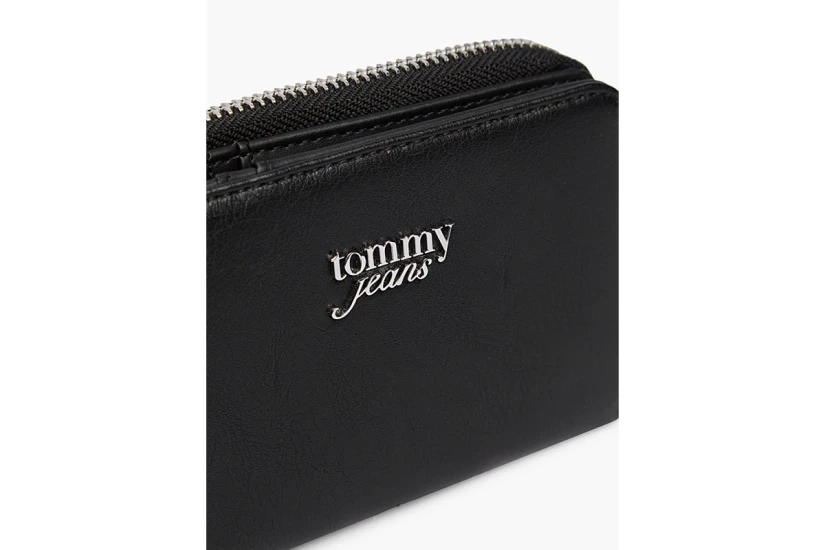 Tommy Jeans Metal Logo Bifold Flap Γυναικείο Πορτοφόλι Μαύρο