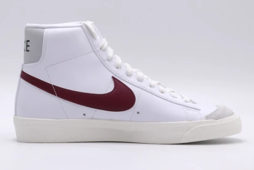 Nike Blazer Mid 77 Vntg Sneakers (BQ6806 120)