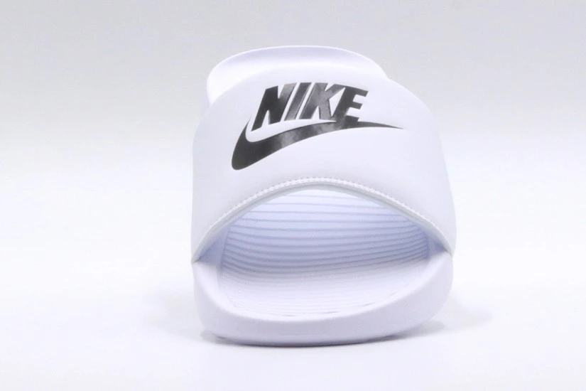 Nike Victori One Γυναικείες Παντόφλες Λευκές