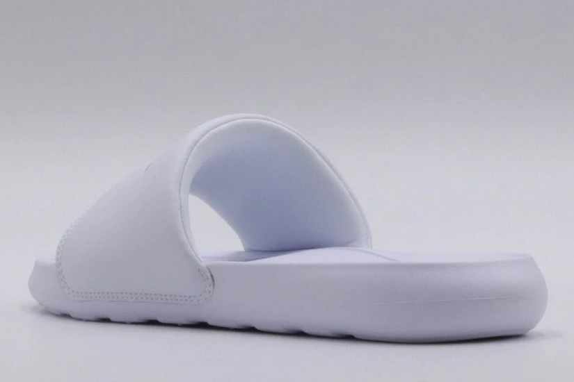 Nike Victori One Γυναικείες Παντόφλες Λευκές