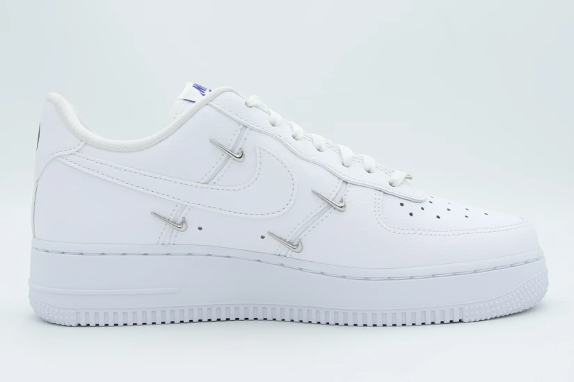 Nike Air Force 1 07 LX Γυναικεία Sneakers Λευκά, Ασημί, Ρουά, Μαύρα