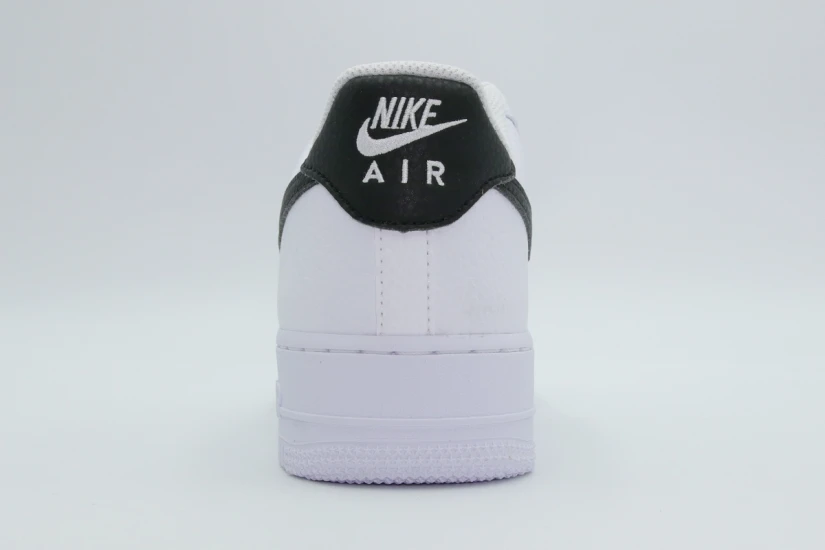 Nike Air Force 1 07 Sneakers (CT2302 100)