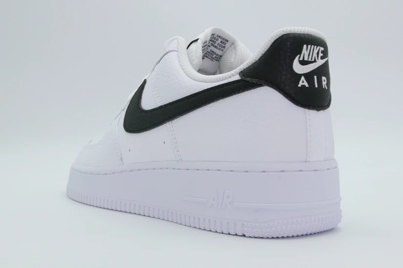 Nike Air Force 1 07 Sneakers (CT2302 100)