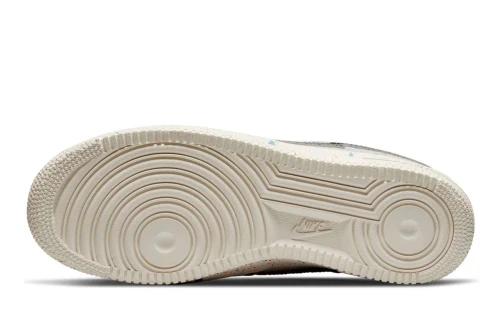 Nike Air Force 1 07 Lv8 Sneakers (CZ0339 001)
