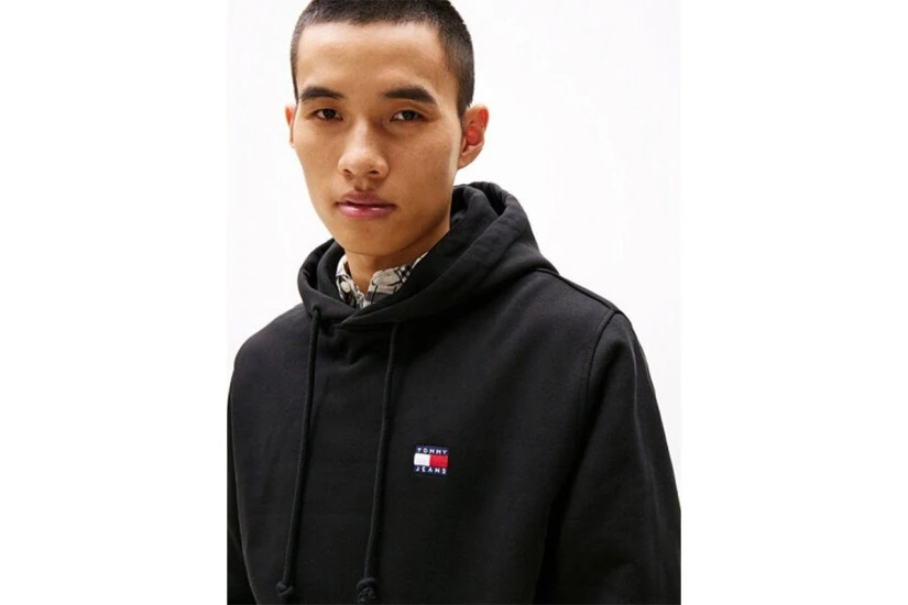 Tommy Jeans Badge Fleece Drawstring Ανδρικό Φούτερ με Κουκούλα Μαύρο