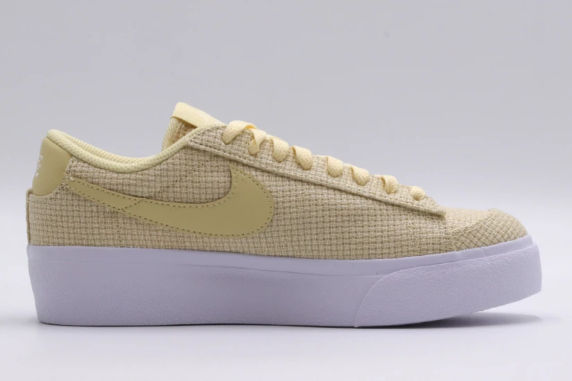 Nike Blazer Low Platform Γυναικεία Sneakers Μπεζ, Λευκά